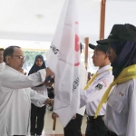 Bupati Blitar, Drs. H. Rijanto M.M, saat memberangkatkan kontingen Jumbara PMR PMI Kabupaten Blitar menuju Jumbara PMR IX PMI Provinsi Jawa Timur 2019, Kamis (20/06/2019).