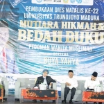 Penceramah kondang, Buya Yahya, ketika menghadiri Dies Natalies ke-22 Universitas Trunojoyo Madura.