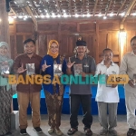 Peluncuran buku ‘Kukenang Sidoarjo’ hasil karya KGPS. Foto: MUSTAIN/BANGSAONLINE