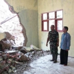 Kondisi gedung sekolah yang rusak berat dihajar longsoran.