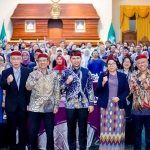 Pelaksana Tugas (Plt) Gubernur Jawa Timur, Emil Elestianto Dardak saat menghadiri kegiatan WUACD Summit Tahun 2025 di Gedung Negara Grahadi, Surabaya, Jumat (13/6/2025).