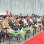 Gubernur Lemhanas RI Dr. H. TB. Ace Hasan Syadzily, M.Si, Prof Dr KH Asep Saifuddin Chalim, Khofifah Indar Parawansa, Dr Muhammad Al Baraa, Dr KH Mauhibur Rokhman dan para tokoh lainnya dalam acara Goes To Campus di Gedung Student Centre Pondok Pesantren Amanatul Ummah Pacet Mojokerto, Jawa Timur, Selasa (12/5/2026). Foto: MMA/bangsaonline