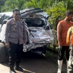 Kondisi mobil Mitsubishi Expander yang tertabrak KA Majapahit setelah melintasi perlintasan tanpa palang pintu. Foto: Ist.