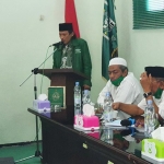 Ketua PCNU Bangkalan KH. Makki Nasir saat memberikan sambutan saat pembukaan Pendidikan Politik, Sabtu (21/11/2020).
