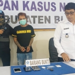 Tersangka pengedar sabu diamankan di Kantor BNN Kabupaten Blitar.