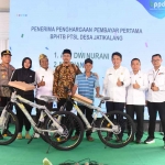 Para pembayar pajak daerah yang mendapat penghargaan dari BPPD Sidoarjo. Foto: Ist