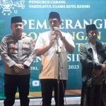 Wali Kota Abu Bakar saat memberi sambutan pemberangkatan rombongan PCNU Kota Kediri ke Sidoarjo.
