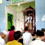 Wakil Bupati Mojokerto, Muhammad Al Barra atau yang akrab disapa Gus Barra, saat khotbah.