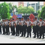 Apel penerimaan siswa Diktuk Bintara Polri di Mapolres Pamekasan. foto: ERI SUGIANTO/ BANGSAONLINE