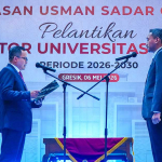Rian Pramana Suwandi (kanan) saat dikukuhkan menjadi Rektor Unigres 2026-2030. Foto: Ist