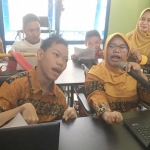 Salah satu kegiatan di Yayasan Pembinaan Anak Cacat (YPAC) Surabaya.