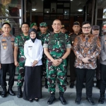 Pangdam V/Brawijaya Mayjen TNI Rudi Saladin bersama jajaran Forkopimda Kabupaten Kediri dan Kota Kediri. (Ist).
