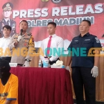 Kapolres Madiun, AKBP Anton Prasetyo, saat konferensi pers terkait kasus pencabulan. Foto: HENDRO SUHARTONO/BANGSAONLINE