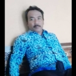 Kepala Desa Asrikaton Supaadi  saat ditemui BANGSAONLINE. Foto: BAHRUL/BANGSAONLINE