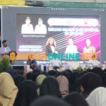 Bupati Gresik, Fandi Akhmad Yani, ketika menyampaikan program kuliah dan bekerja di Jerman. Foto: SYUHUD/BANGSAONLINE
