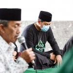 Wali Kota Kediri Abdullah Abu Bakar (kanan) saat berziarah di Makam Mbah Wasil. foto: ist.