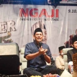 Wali Kota Kediri Abdullah Abu Bakar saat memberi sambutan sebelum acara pengajian digelar. Foto: Ist.