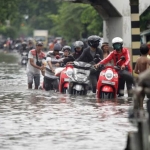 Suasana Viaduk Gempol saat tergenang.