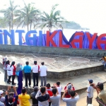 Pantai Klayar Pacitan menjadi salah satu destinasi wisata di Jatim yang cocok dikunjungi. 