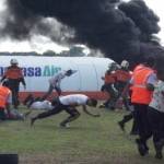 Suasana simulasi penanganan kecelakaan pesawat jatuh dekat Bandara Juanda, Kamis (2/6). foto: istimewa