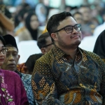 Bupati Kediri bersama dan istri ketika menghadiri acara kelulusan SMA Dharma Wanita 1 Pare boarding school di Convention Hall Simpang Lima Gumul. Foto: Ist