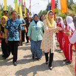 Ketua PKK Provinsi Jatim Arumi Emil Dardak hadir pada Lomba Asuhan Mandiri Tanaman Obat Keluarga (Asman Toga) dan Akupresure di Desa Kebobang, Kecamatan Wonosari, Kabupaten Malang. foto: ist