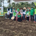 Salah satu kegiatan Gerakan Tanam Serentak Perempuan Tani HKTI yang dilaksanakan di Kabupaten Lumajang. (foto: ist)