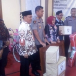 Kapolres AKBP Feby Hutagalung dan Bupati Fadeli saat meresmikan rumah singgah.