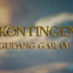 Persembahan dari kontingen PT Gudang Garam Tbk malam ini akan menampilkan kilauan cahaya dan menceritakan kisah Senopati dan Nyi Roro Kidul.