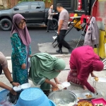 Sejumlah petugas saat bersiaga di Ponpes Al Khoziny, Sidoarjo.
