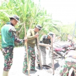Satgas TMMD 126 Sidoarjo tengah menyiapkan pembangunan Pamsimas di Desa Kedondong, Kecamatan Tulangan. Foto: Ist