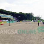 Suasana pembukaan Kejurda Voli Pantai Remaja Kapolda Cup di Tanah Mas Sport, Jenu, Kabupaten Tuban.