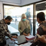 KI Jatim saat melakukan monev KIP ke badan publik di wilayah Jatim. Foto: Ist