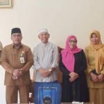 Kepala Kemenag Tuban Drs. Sahid dan pejabat beserta Pranata Humas bersama Ketua PCNU Tuban KH. Mustain Syukur.