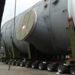 Multi Axle Trailer yang mengangkut Absorber Section #2 trip 1 untuk proyek Lapangan Unitisasi Gas Jambaran Tiung Biru (J-TB).
