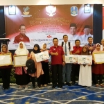 Dirjen Perlindungan dan Jaminan Sosial Kemensos RI, Harry Hikmat usai penyerahan Bansos Non Tunai PKH di Hotel Novotel Samator, Surabaya. foto: DIDI ROSADI/ BANGSAONLINE