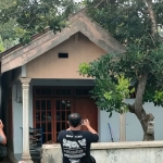 Rumah kontrakan RH di Jalan Sumatera Dusun Talun RT 01/RW 10, Desa Gedangsewu, Kecamatan Pare, Kabupaten Kediri. foto: MUJI HARJITA/ BANGSAONLINE
