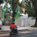 SEMARAK-Baliho dan umbul-umbul Muktamar PKB 2014, di Jalan Raya Darmo Surabaya, menyambut pembukaan muktamar PKB, Minggu (31/8/2014). foto : nur faishal/BangsaOnline