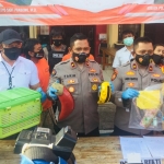 Kapolsek Tambaksari Kompol Ari Bayuaji saat gelar rilis pers.