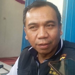 Kepala Bagian Biro Psikologi SDM Polda Jatim AKBP Said Rivai ketika memberikan penjelasan di rumah duka Desa Tengket, Kec. Arosbaya.