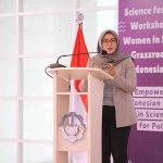 
Presiden OWSD Indonesia National Chapter, Sri Fatmawati, ketika memberikan pemaparan terkait peran perempuan dalam sains dan perkembangan OWSD di Indonesia. (Ist)