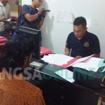 Tersangka pencabulan saat diperiksa di ruang PAA, Polres Lumajang. foto: IMRON/ BANGSAONLINE