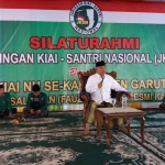 Prof Dr KH Asep Saifuddin Chalim, MA saat memberikan taushiyah politik di Garut Jawa Barat, Selasa (25/2/2019). Foto: bangsaonline.com