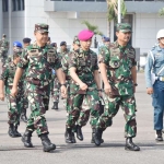 Kaskoarmada II saat mendampingi Kasal menyambut kedatangan Duta Bangsa Satgas Rimpac 2018.