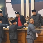 Komisi I DPRD Pasuruan saat mengajukan hak interpelasi karena tak puas dengan tahapan pilkades serentak.
