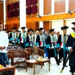 Proses wisuda 50 mahasiswa STISA Pamekasan.