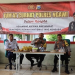 Kapolres Ngawi saat memimpin acara Jumat curhat di terminal Kertonegoro, Ngawi, Jumat (17/2/2023).