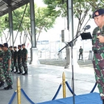 Pangkoarmada II Laksda TNI Mintoro Yulianto, S.Sos, M.Si saat menyampaikan amanat.