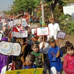 Para siswa SD Thoriqul Huda saat mengikuti Karnaval Agustusan.