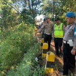 Petugas kepolisian dari Polres Malang melakukan pemeriksaan pada lokasi kecelakaan jip wisata di Jalan Raya Gubugklakah atau jalur wisata di kawasan Gunung Bromo via Kabupaten Malang, Jawa Timur, Selasa (12/5/2025). Foto: Dok. Polres Malang/Antara